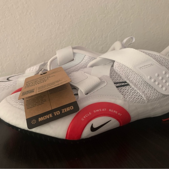 Nike spin shoes label is a 10 but fits more like a 9.5 - Picture 3 of 3